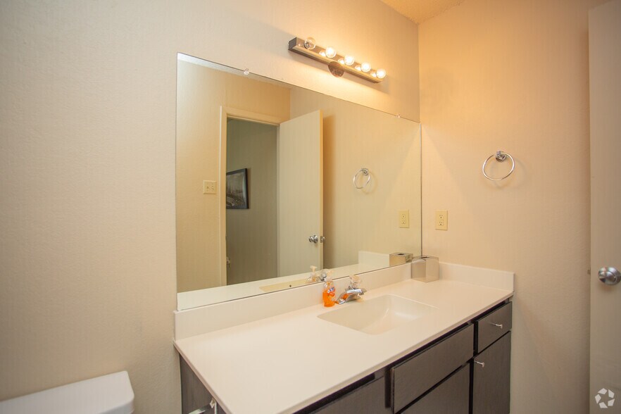 2BR, 2.5BA - 1100SF - Model - MeadowPark