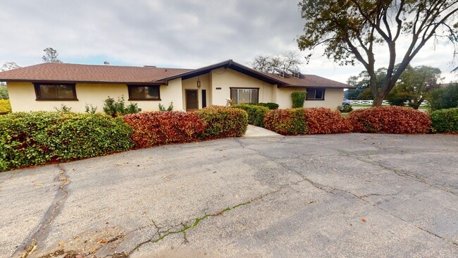 Primary Photo - 827 N Armstrong Ave