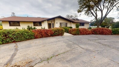 Building Photo - 827 N Armstrong Ave