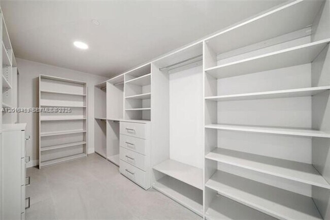 Building Photo - 555 NE 34th St