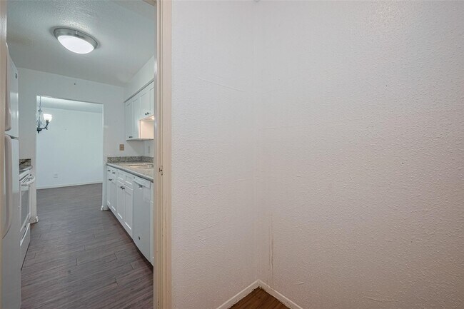 Building Photo - 6500 Sands Point Dr