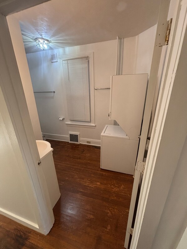 Building Photo - 340 N Franklin St