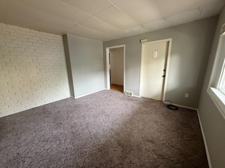 Building Photo - 102 W Chartes St