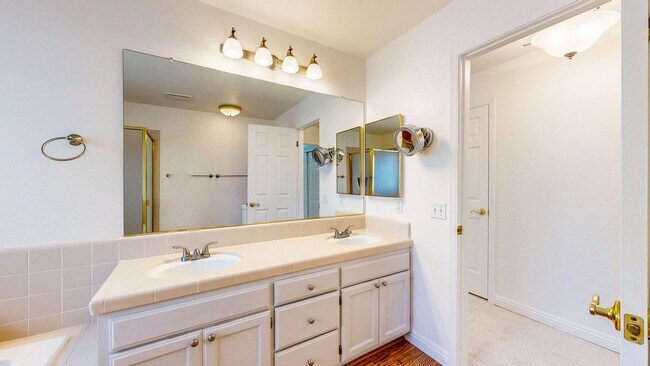 Building Photo - 7971 Oakmont Dr