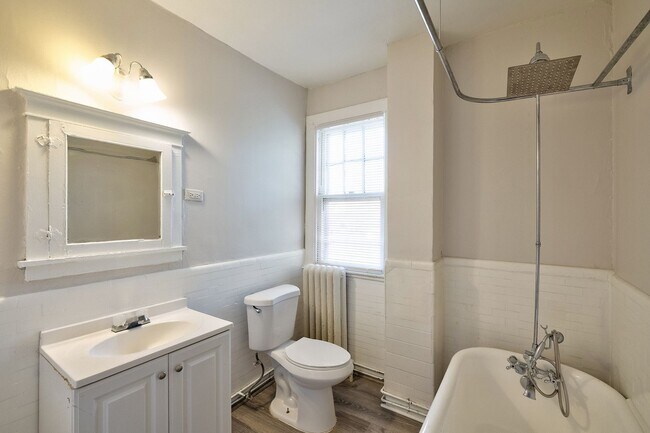 Building Photo - Great 4 Bedroom in 16th st Heights