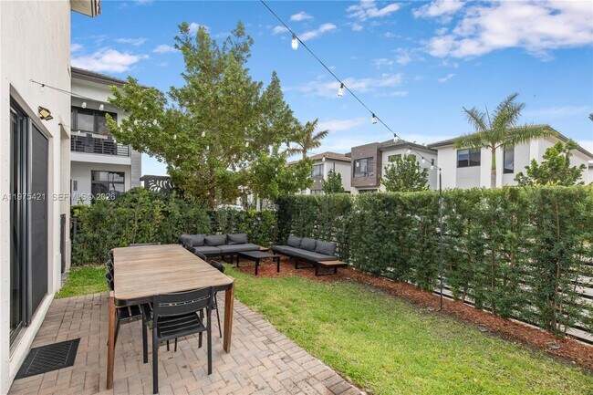 Building Photo - 4301 NW 81st Ct