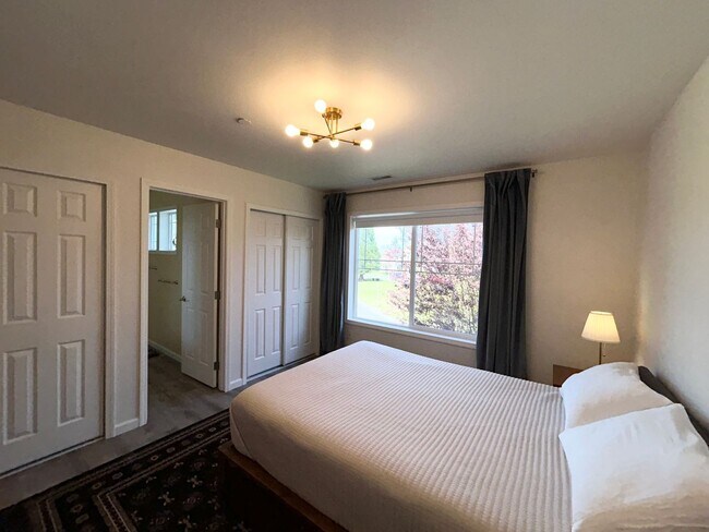 Building Photo - Updated 2 bedroom + loft, 2.5 bath DuPont Home