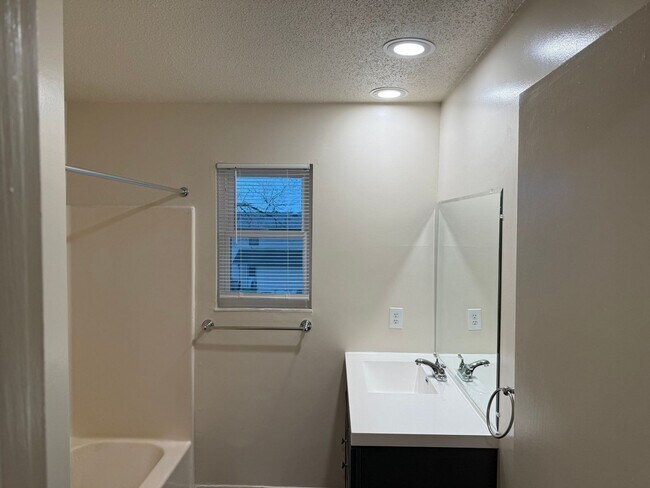 Building Photo - 2023 Belle Terra Rd