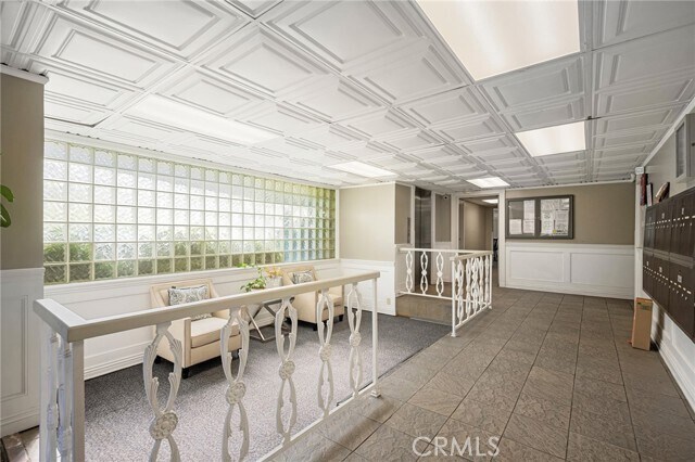 Building Photo - 570 W Stocker St