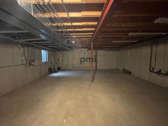 Building Photo - 725 Seminary Dr