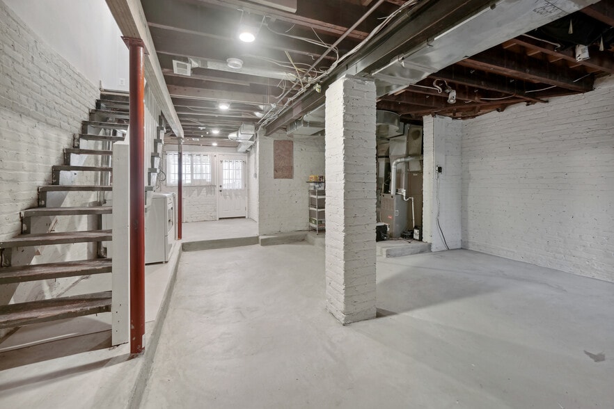 Building Photo - 1452 Spring Rd NW