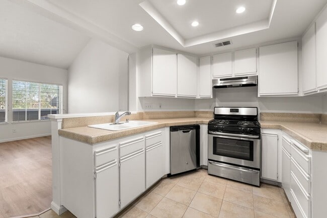 Building Photo - 16510 Stonehaven Ct