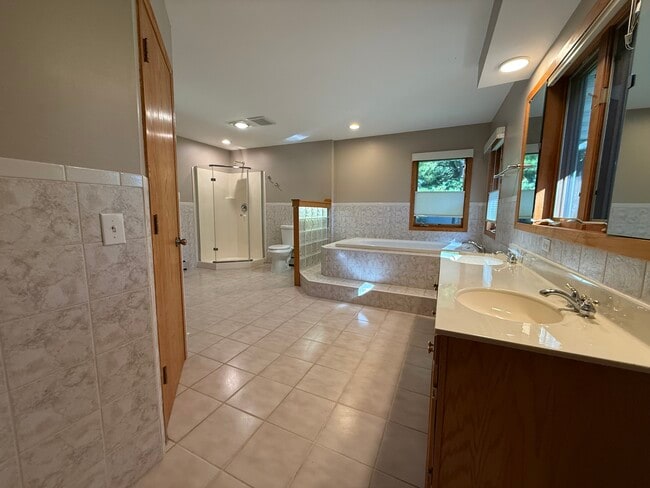 Building Photo - 7036 Willow Ln