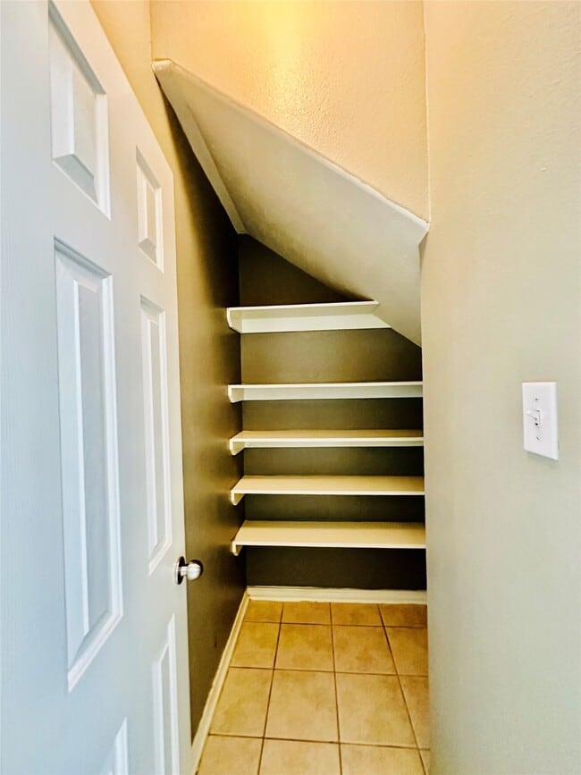 Building Photo - 16011 Sandy Path Ln