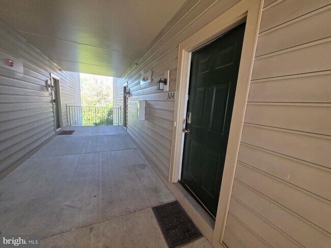 Building Photo - 1055 Gardenview Loop