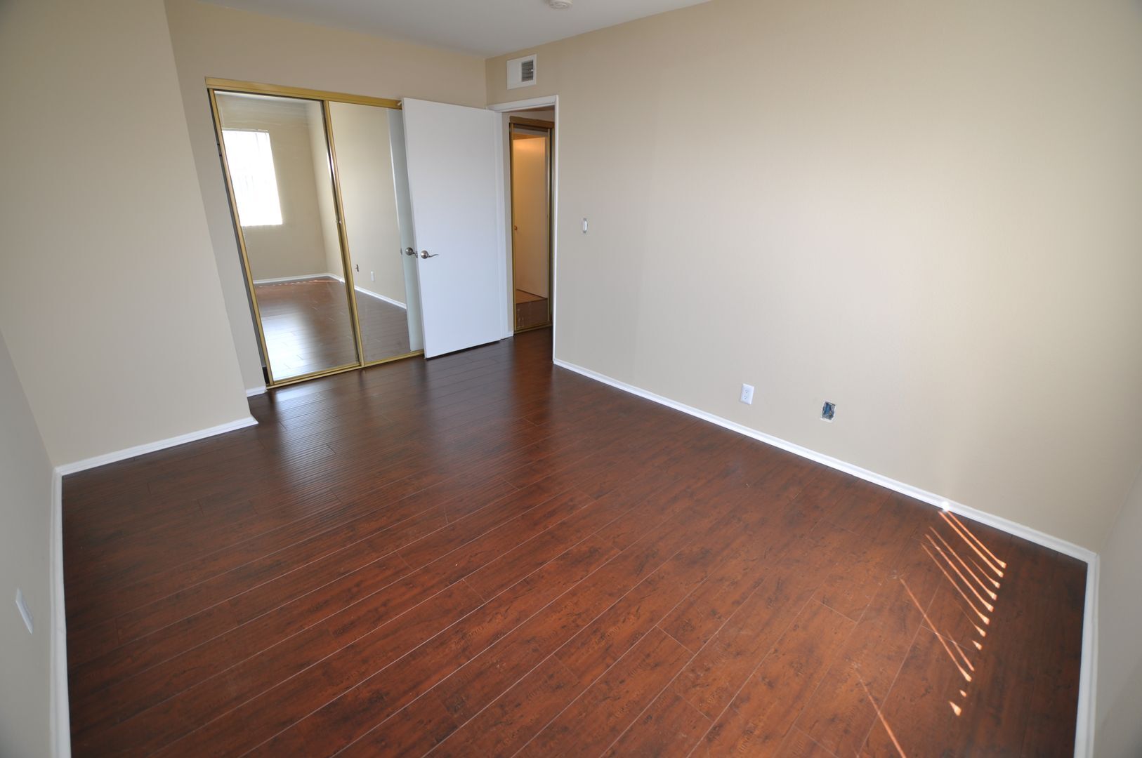 Building Photo - 5002 Tujunga Ave