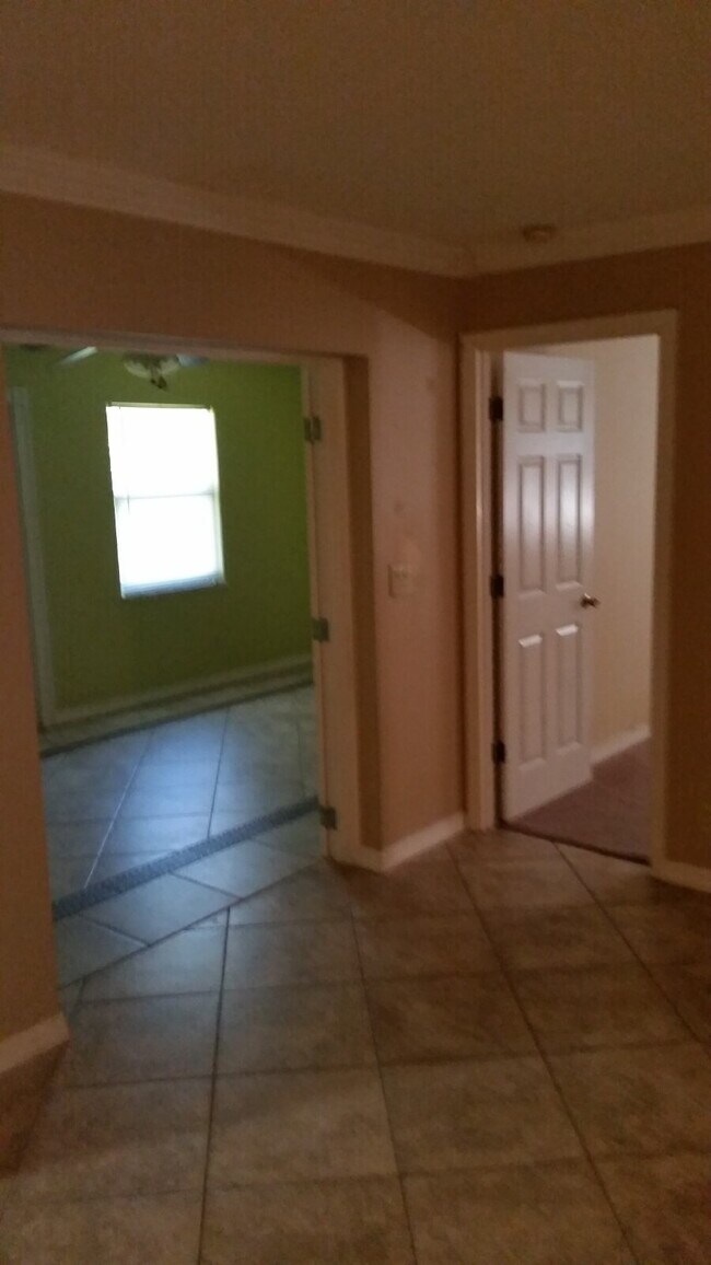 Building Photo - 3 Bed / 2 Bath Home in Venice - Rent with ...