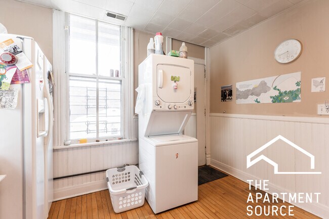 Building Photo - 1029 W Montana St