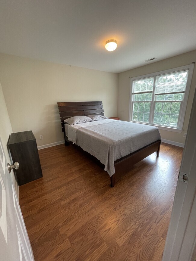 Building Photo - 5001 Paces Ferry Dr