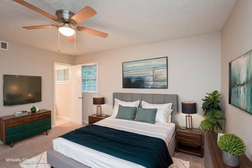 Building Photo - 990 Woodbridge Dr NE