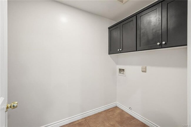 Building Photo - 10235 Independence Ave