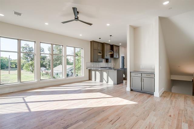 Building Photo - 302 Foch St