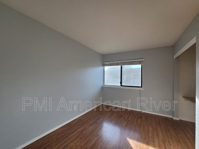 Building Photo - 3127 Vía Grande