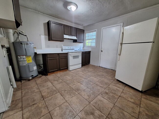 Building Photo - 3165 S Clifton Ave