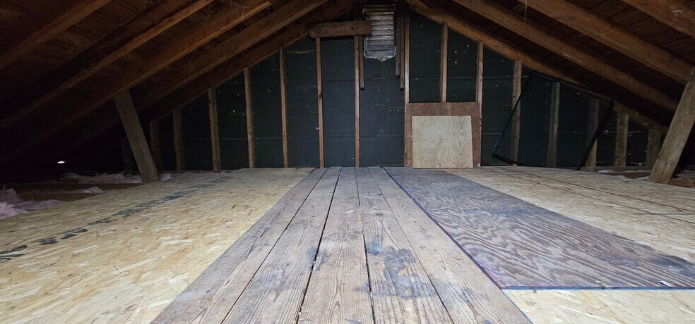 Front Attic Storage - 112 Semple Rd
