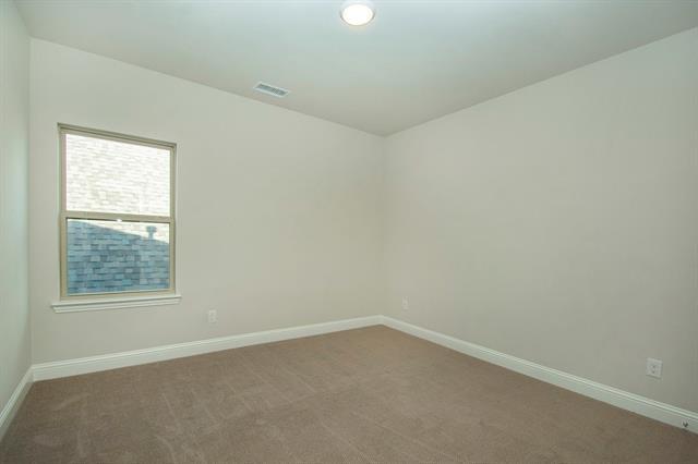 Building Photo - 2223 Clairmount Dr