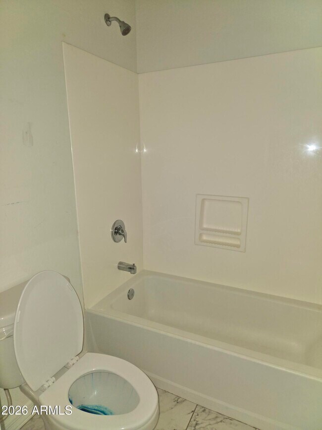 Building Photo - 221 E Balsam Dr