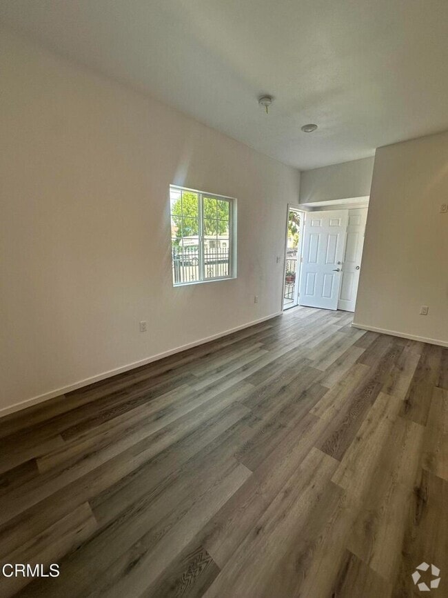 Building Photo - 1441 N Carmelita Ave