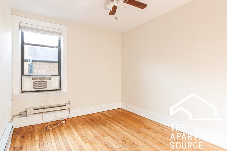 Building Photo - 809 W Cornelia Ave