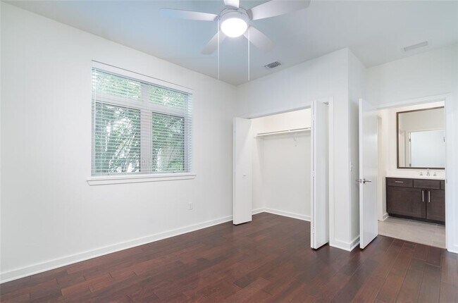 Building Photo - 6700 Menchaca Rd
