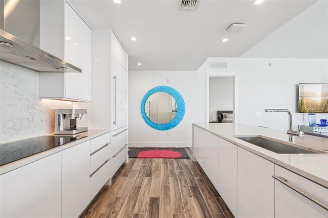 Building Photo - 5120 Marina Wy