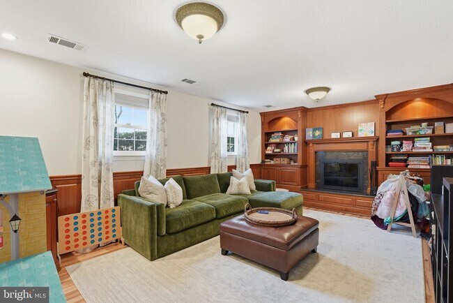 Building Photo - 7001 Arbor Ln