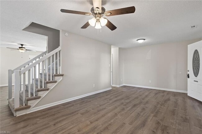 Building Photo - 3209 Barrington Dr