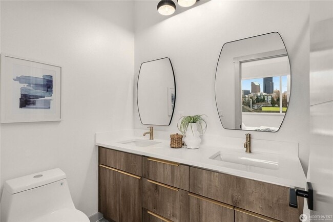 Building Photo - 3Bd/3.25Ba Seattle House