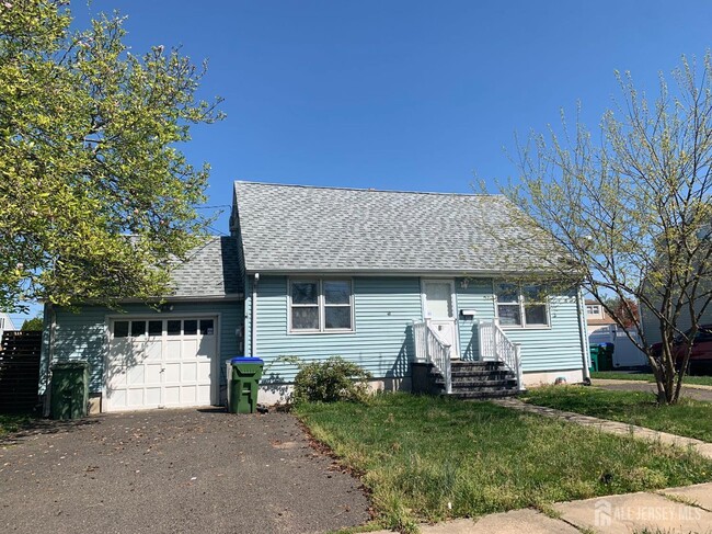 Primary Photo - 11 Pelham Ave