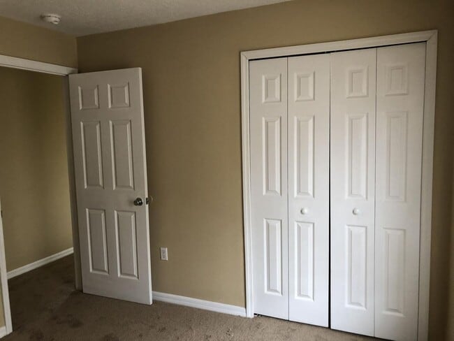 Building Photo - Beautiful Home