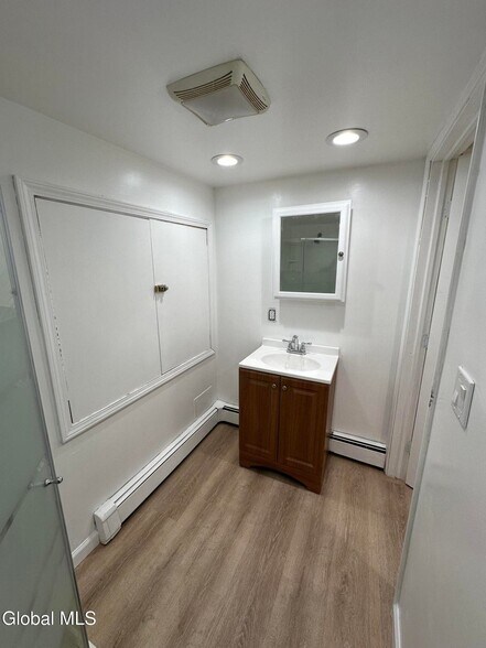 Building Photo - 27 McElwain Ave