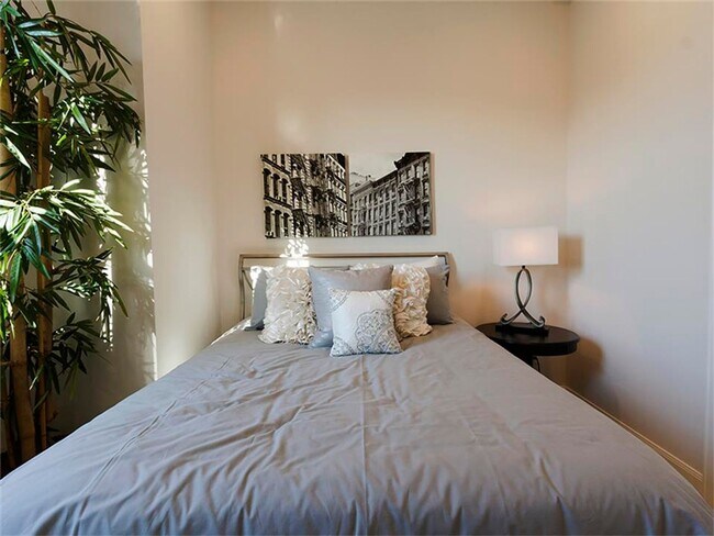 Building Photo - EaDo’s Most Exciting Place to Call Home!