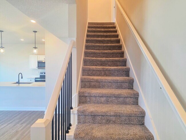 Building Photo - 6951 Bluebell Ct