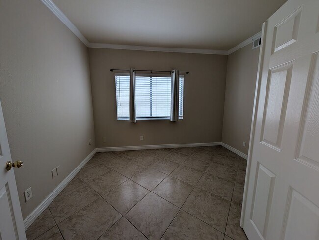 Building Photo - 15219 S 47th St