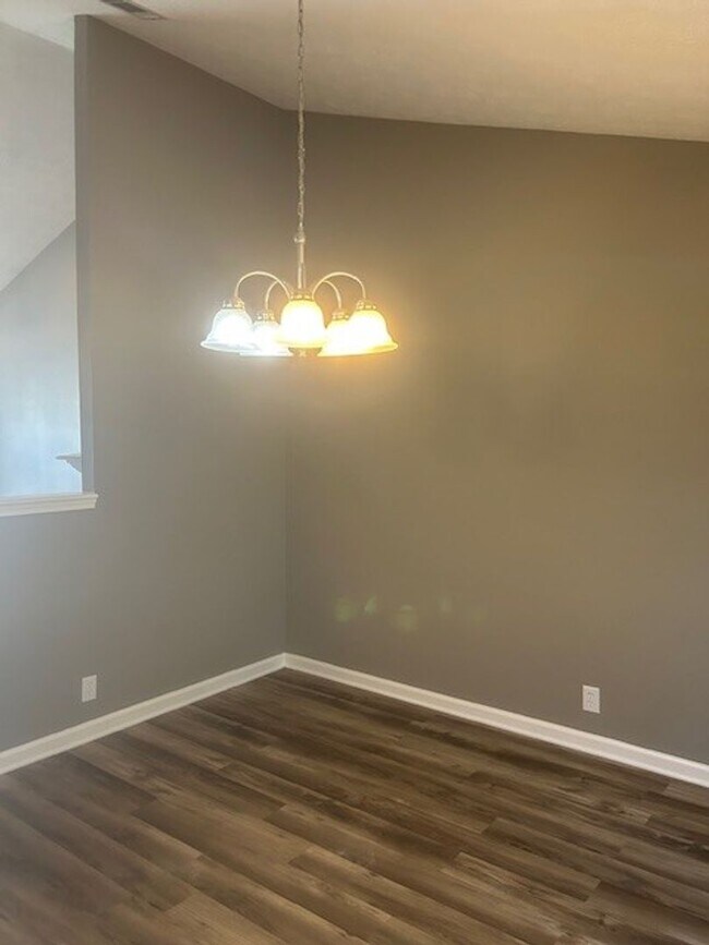 Building Photo - Rivergate Townhome Available Now