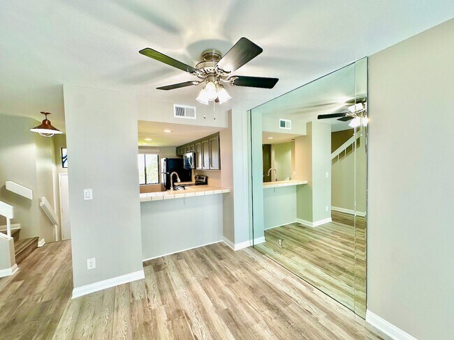 Building Photo - 821 America Way