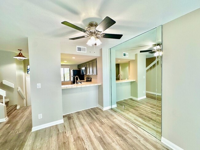 Building Photo - FOR RENT: 2Bd/1.5Ba Upgraded Townhome In T...