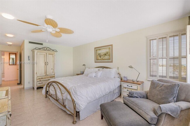 Building Photo - 2001 S Surf Rd