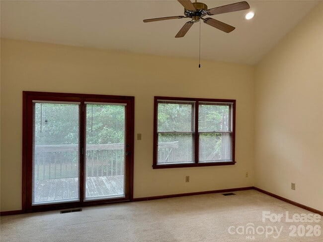 Building Photo - 153 Hillcrest Dr