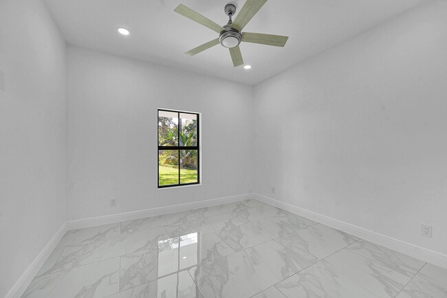 Building Photo - 6607 Deland Ave